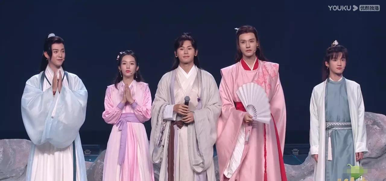 演唱会|《山河令》演唱会，张哲瀚和龚俊体面告别角色，连累成毅被骂