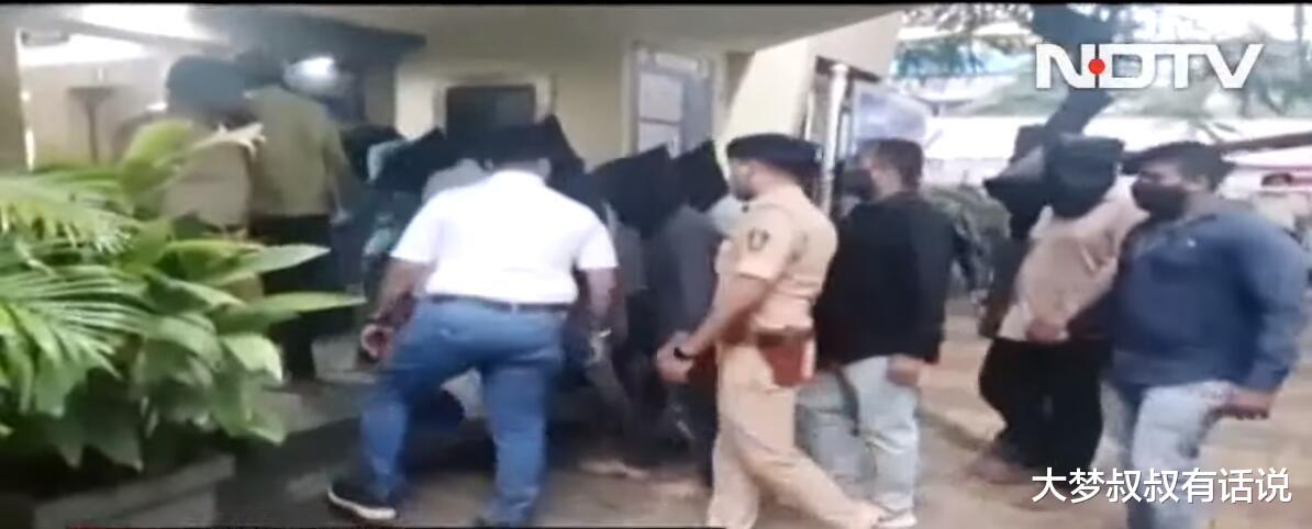 印度 火车站苦等朋友！13岁印度少女被司机掳上车，载去给七男子轮流