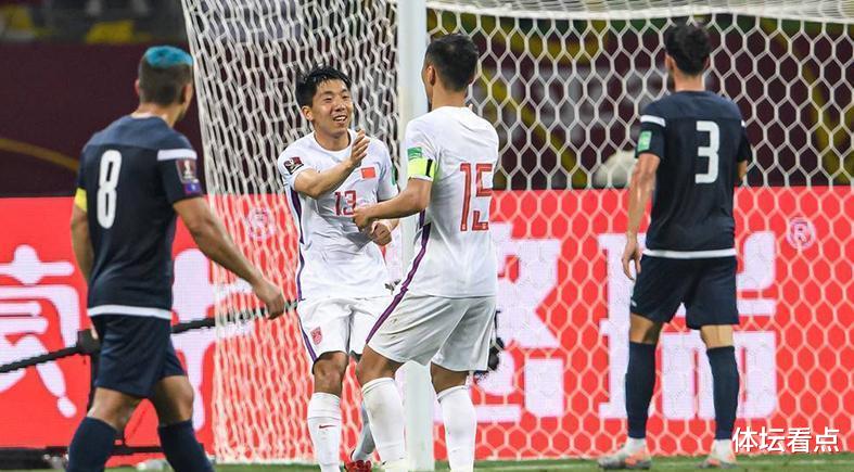 国足|CCTV5直播国足生死战！李铁率队首碰硬仗，首发3位置必须调整