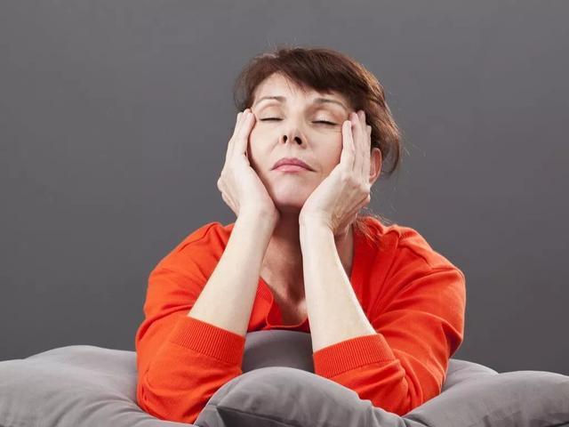 绝经|女性过了55岁还没绝经，是年轻的表现吗？绝经期的女性如何保养？