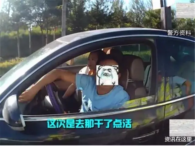 资讯在这里 小伙下高速遇到查车，拿出驾照交警笑出声你还能做的再假点吗