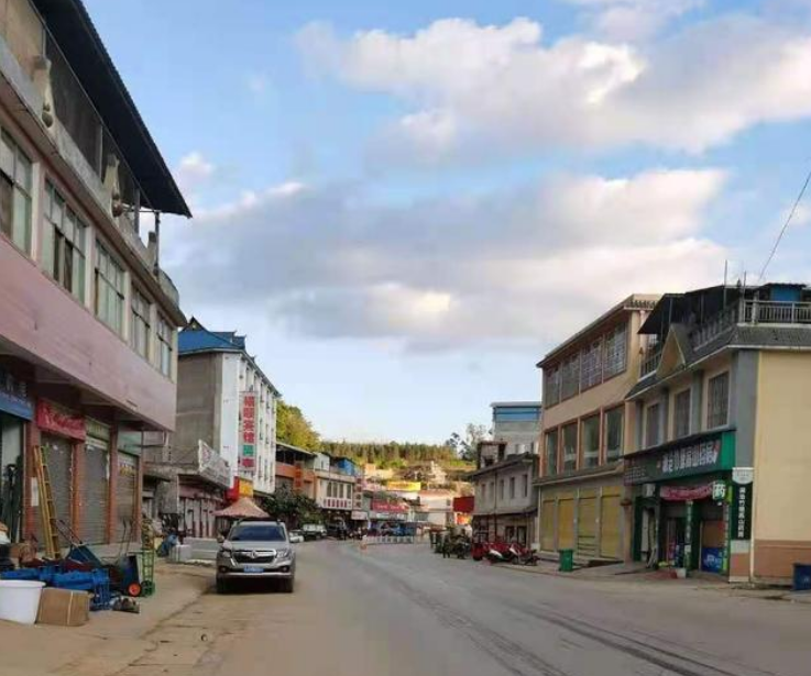 宜宾 云南澜沧一个小镇，人口不足5万，却有近30家KTV，夜晚无比嘈杂