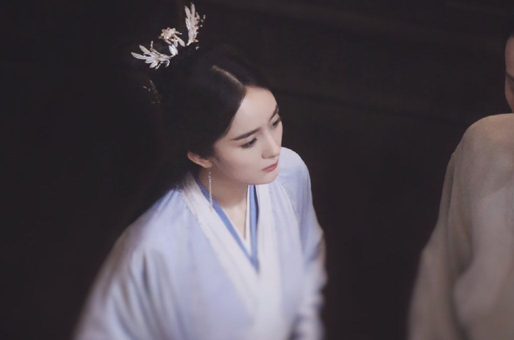 赵敏|陈伟霆形象翻车升级，路透刘海似蜈蚣腿，喜提“古装丑男主”称号