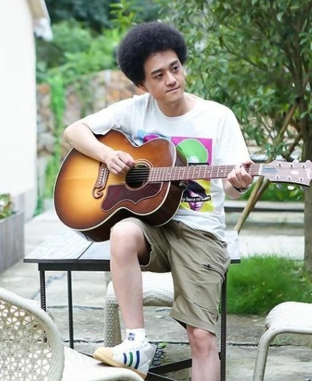 赵英俊|赵英俊离世三天，绯闻女友袁姗姗发文悼念，心碎表情似藏千言万语