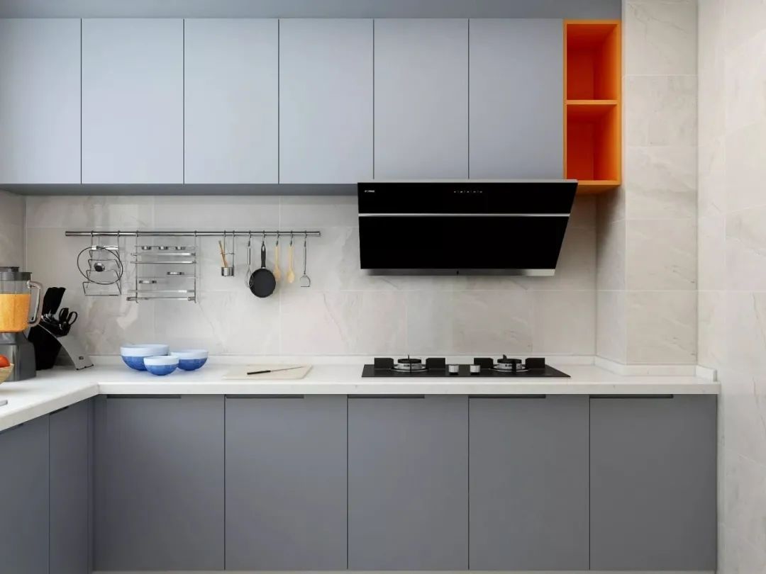 爱空间|复古墨绿+明亮橘橙，他用了33天，让77m2毛胚房满是艺术感