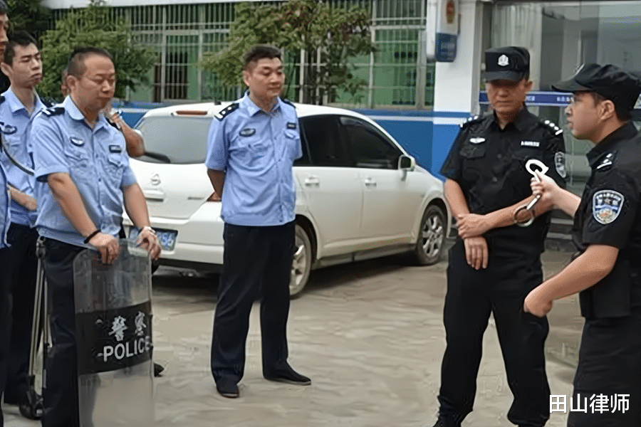 知法犯法 姐弟恋因爱生恨酿大祸，法律高材生知法犯法终落网