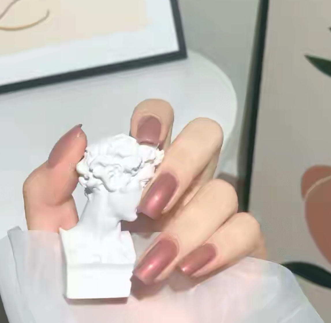 发型|郭碧婷真有阔太范，做指甲都镶“金链子”，果然是不用做家务的人