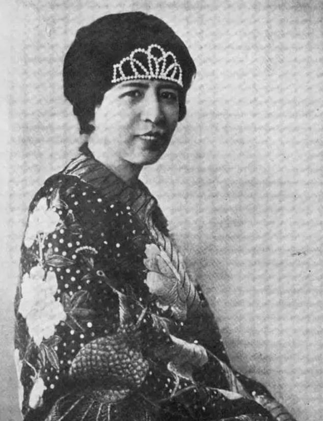 明儿说小|她不谈恋爱也无心婚嫁，一生挥金如土，遗愿捐尽家财不留骨灰