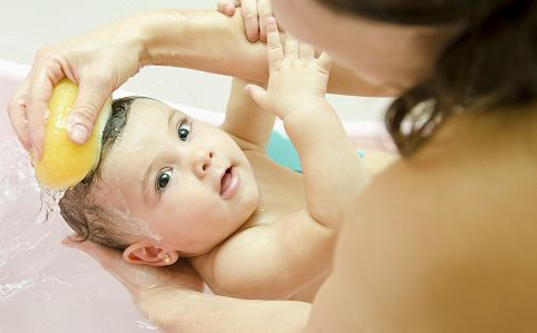 Ainee妈咪|宝宝洗澡时的“小习惯”,暗示其性格发展,你家孩子是哪一种?