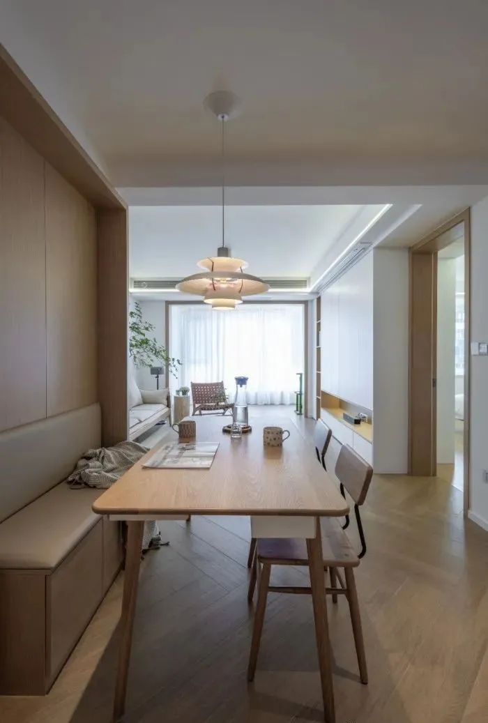 106平三居室,日式原木风格,餐厅卡座,厨房开窗+小吧台设计,大爱!