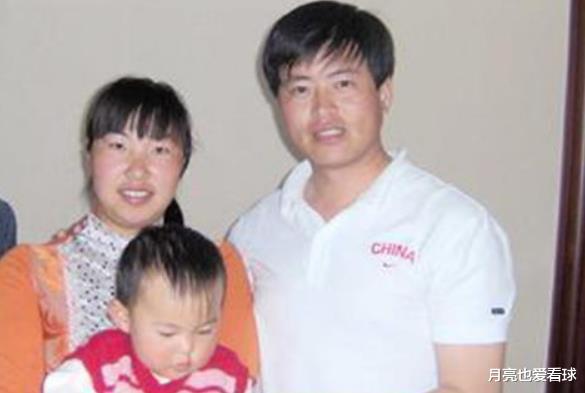 教练|她为国争光勇夺19枚金牌，却沦落街头抱娃卖菜？查她的教练才知道