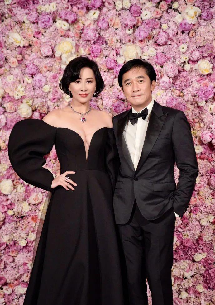 刘嘉玲|56岁刘嘉玲生日美图大秀事业线！魔鬼身材太性感火辣