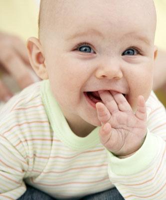 小娜说育儿|宝宝笑得越早说明“开窍”越早?娃的笑容“进化”过程,意义非凡