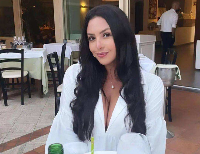 |约会美男，晒贴脸合照！瓦妮莎释放错误信号，老鱼等十人重生爱意