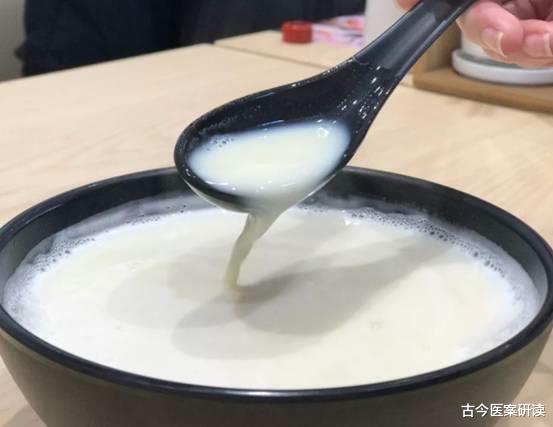 西红柿|胃不好不能吃西红柿？医生指出：不止西红柿，这3种食物也伤胃，要少吃