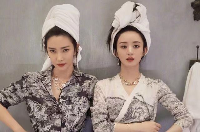 淘鱼时尚 李冰冰赵丽颖拍大片，同穿“浴袍装”温柔甜美，看不出14岁年龄差