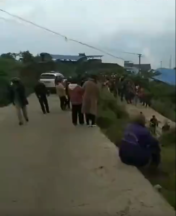 掌上社评 重庆一小学生上学途中，被狗咬中颈部不幸身亡，狗主人被控制