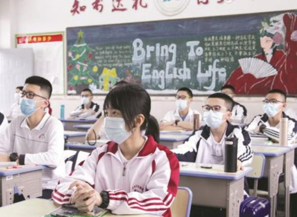 私立学校|同样是高中生，一个上公立高中一个上私立高中，3年后差距明显