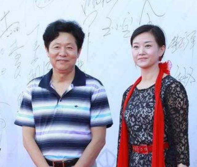 爱奇艺|她连上24年春晚，近些年却突然消失，现52岁近照曝光风采依旧