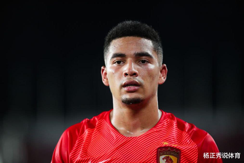 國(guó)足|千里馬常有而伯樂(lè)不常有！國(guó)足最期待的歸化中后衛(wèi)，身體強(qiáng)悍國(guó)足后防穩(wěn)了