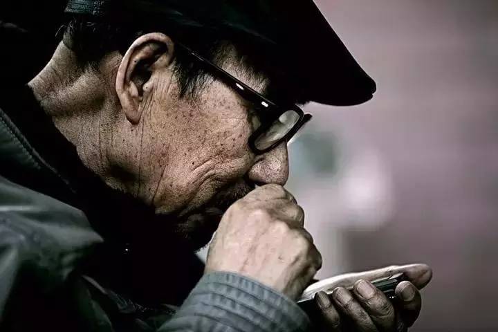 陈老实YOLO|怪现象:年轻时喊着不靠孩子养老的人,晚年骂得“最凶”,很现实