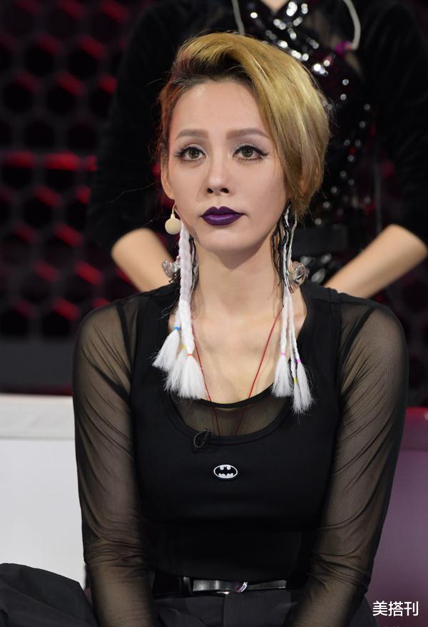 口红|宁静不愧是女王,穿豹纹涂绿口红,“中毒”色只有她能驾驭了吧