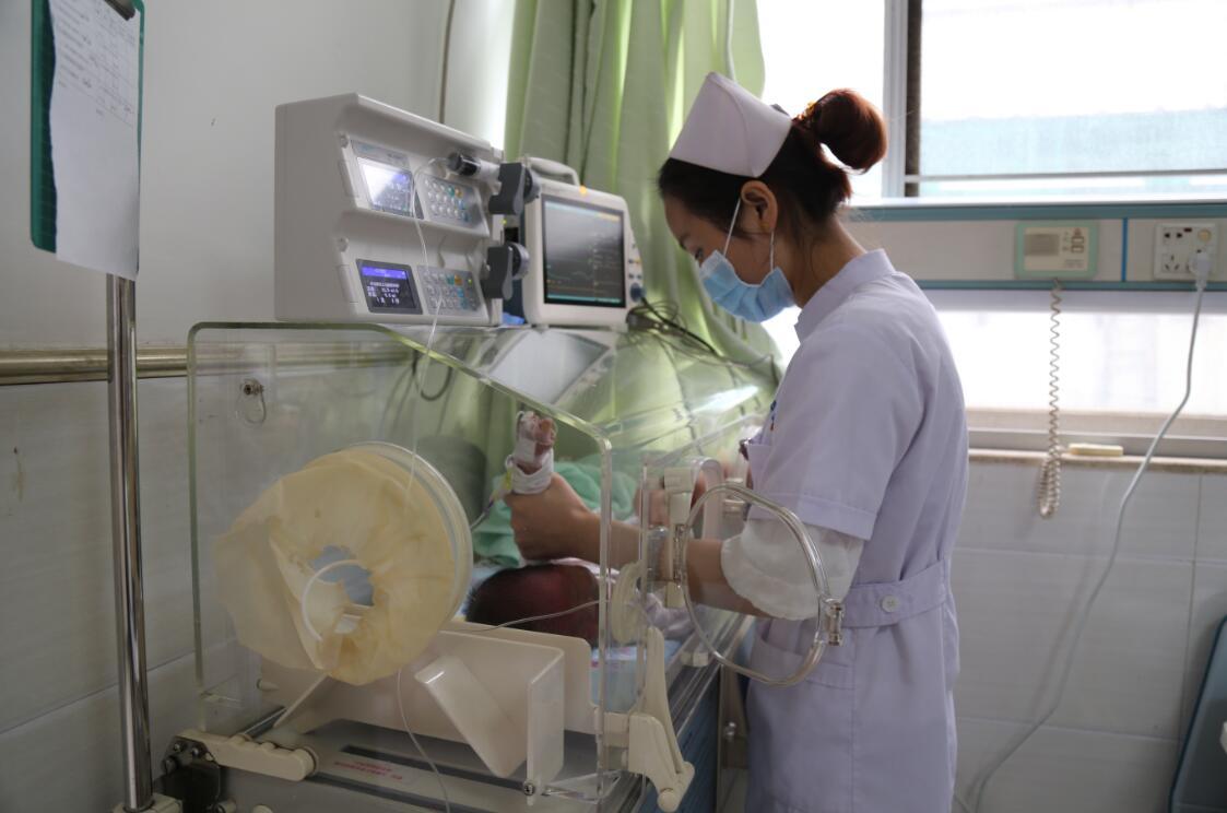 枝妈育儿说|五斤和八斤的新生儿,差距最大的不是个头,而是这三个潜在方面