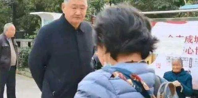 |杜新枝开始变卖房产想跑路? 相对碰一鼻子灰的30, 果然姜还是老的辣