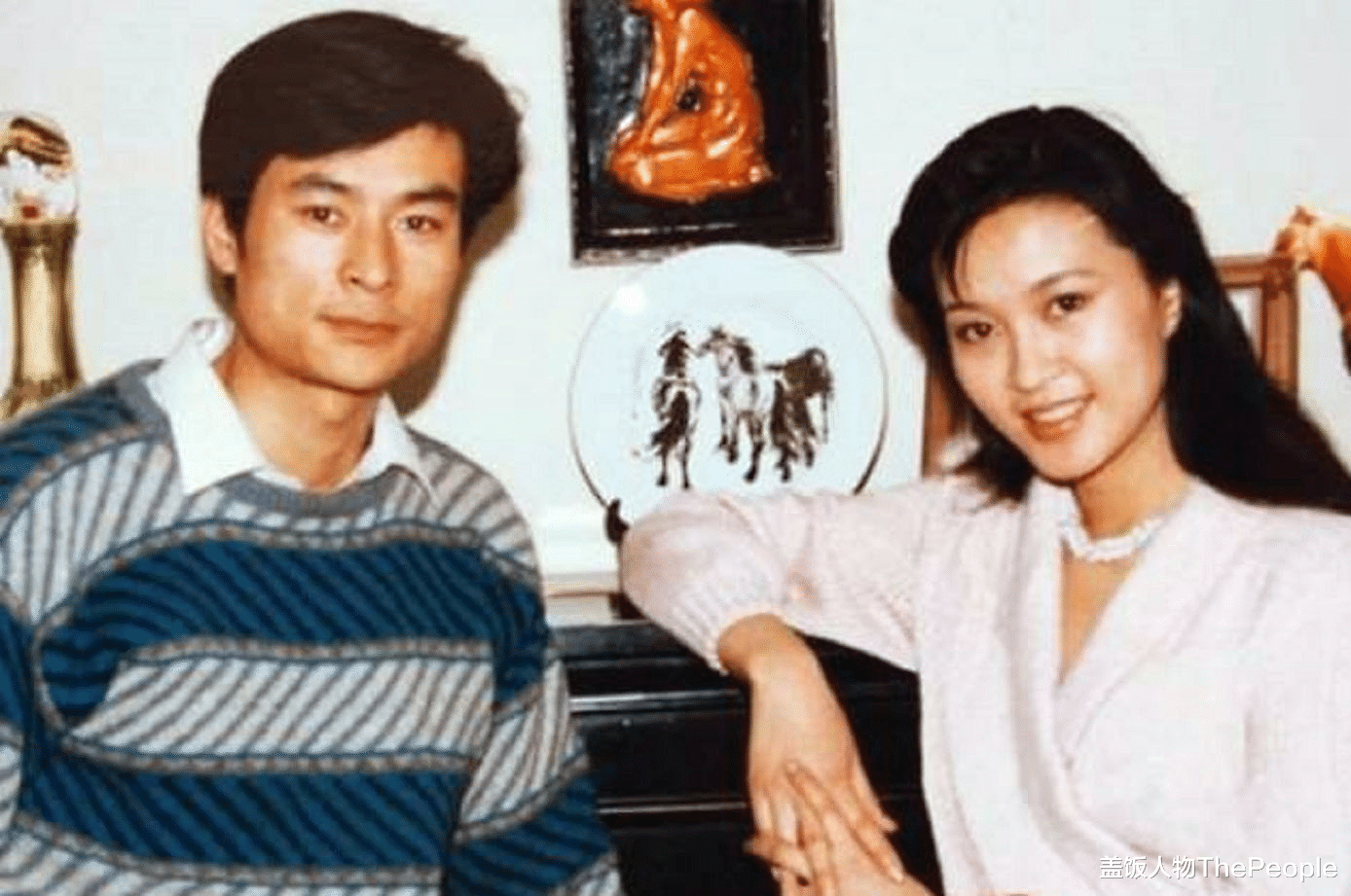 方舒|方舒敢爱敢恨：不顾反对二婚闪嫁小10岁屠洪刚，今单身19年仍洒脱