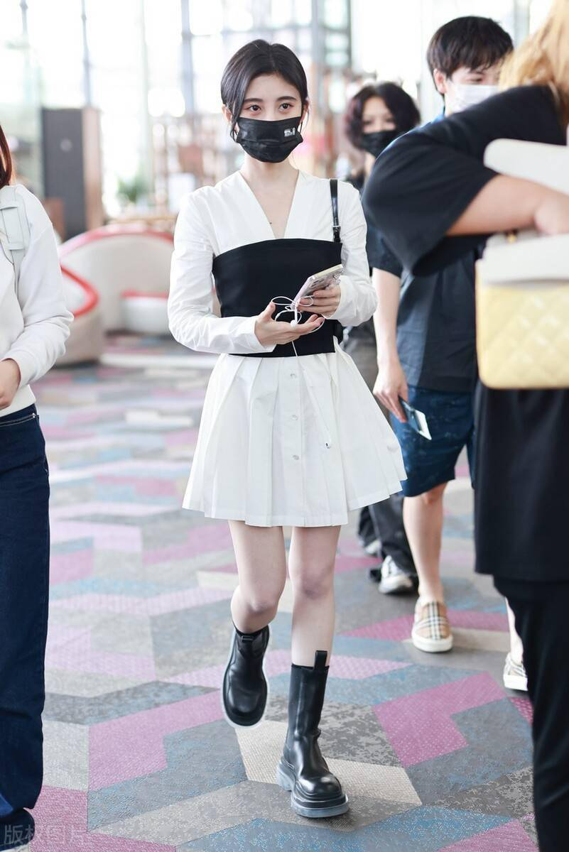 何有强 鞠婧祎毫不在意身高，穿旗袍竟然意外惊艳，不愧是“四千年美女”