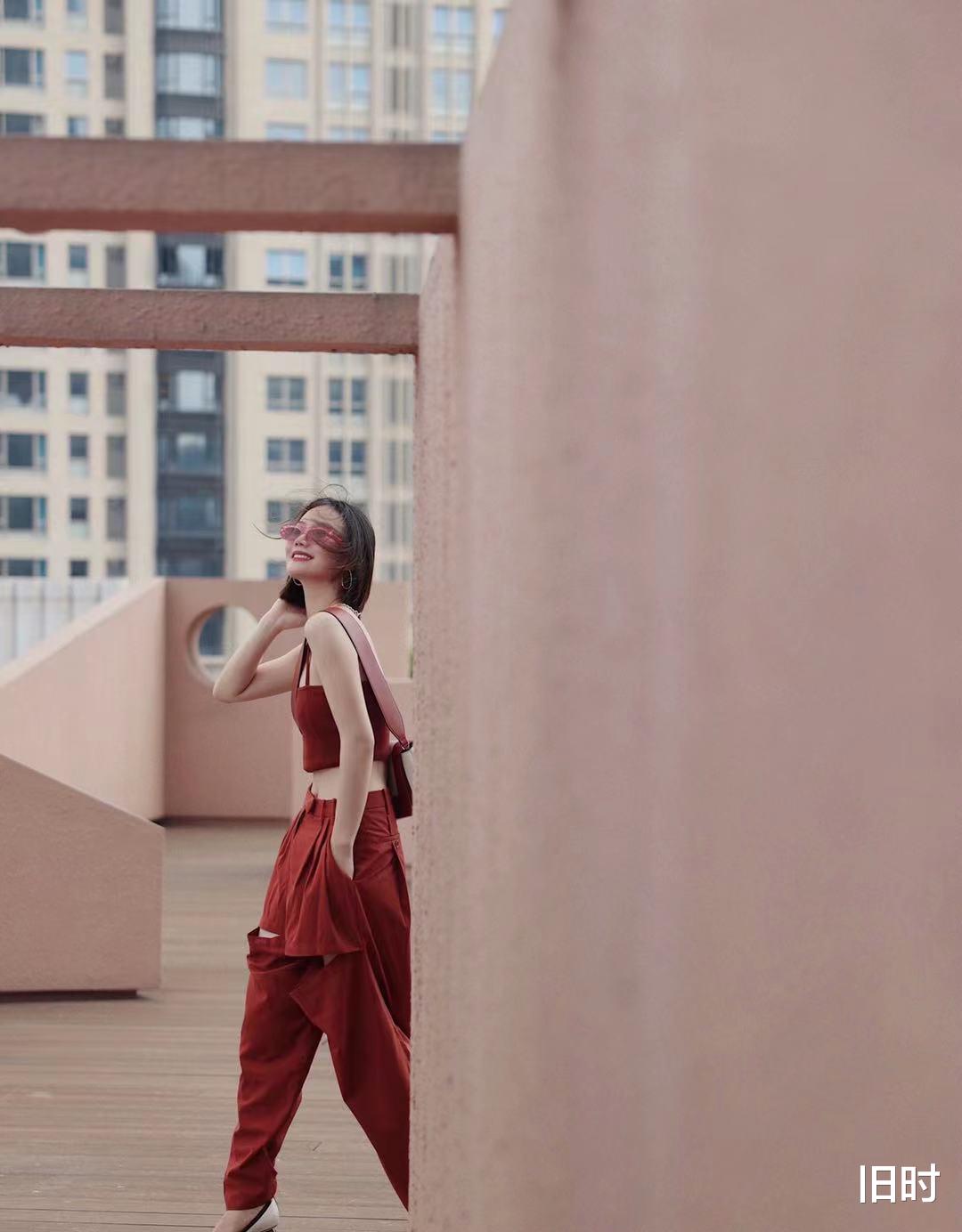 穿衣搭配|夏天学时尚博主穿橘红，超有气质