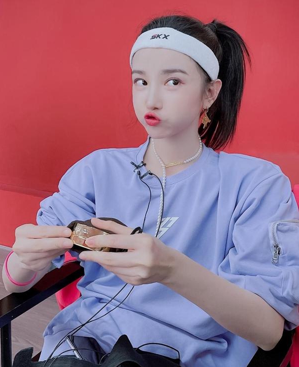 陈小纭|陈小纭回复评论，意外点出“杨幂演戏很尴尬”，遭网友吐槽太绿茶