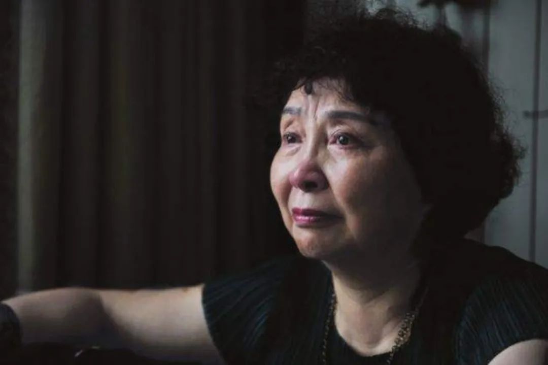 土爸说育儿|退休金上万,60岁失独母亲“冒死”生下双胞胎,如今她后悔了么?