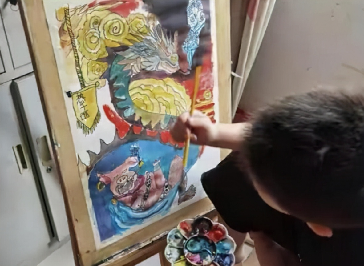 西红柿妈妈|8岁孩子痴迷画画，却一年被幼儿园劝退5次：从小就跟别人不同