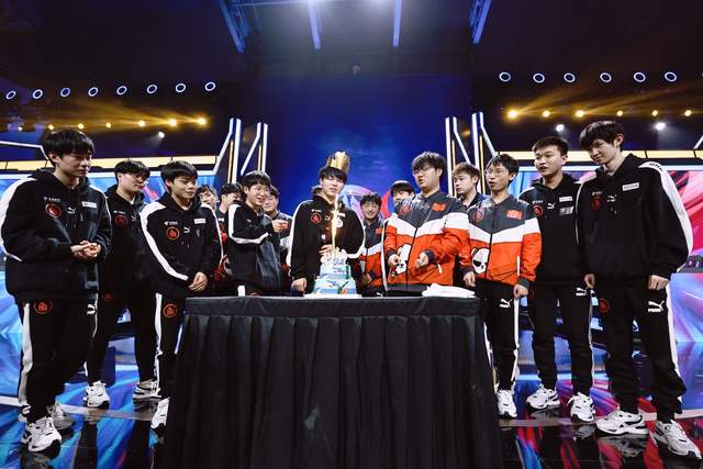 ag战队|“AG后院着火？”超人气战队请不来顶尖教练，主教练都成了备教