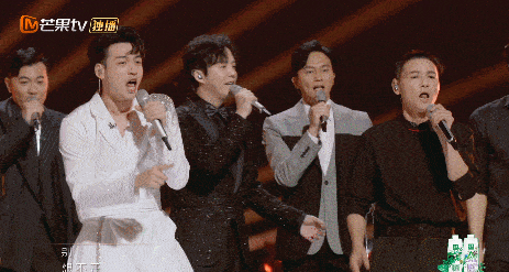 披荆斩棘的哥哥|被这群40+男人的现状吓到，肌肉身材帅过小鲜肉