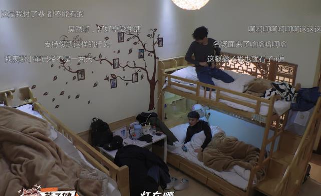 王俊凯|王俊凯当众换衣服被拍，随后处理方式让弹幕炸锅，过于机智了