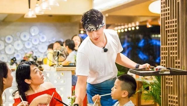胡小小乖|差评如潮，弘扬中国美食的《中餐厅》，如今却沦为顶流们的烧菜秀