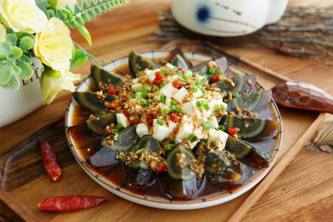 父母育儿观|给胎儿发育拖后腿的三种食物，怀孕期间要少吃，能控制最好都别吃