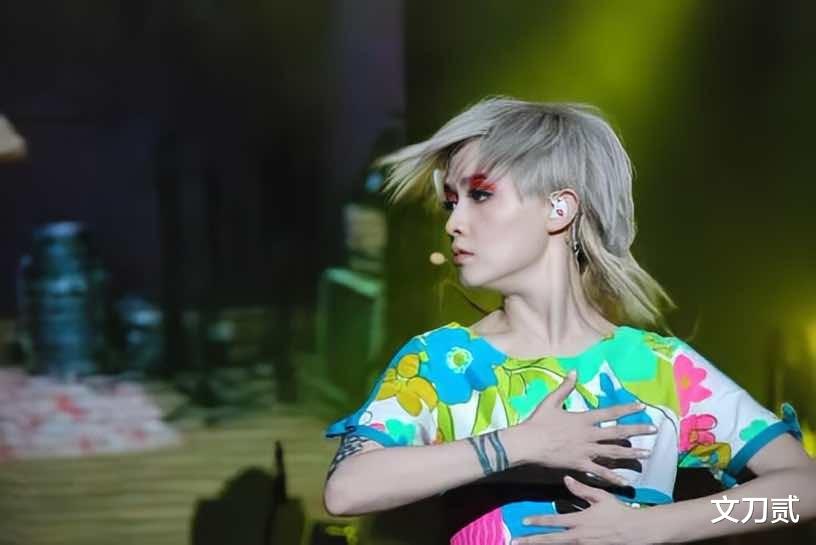 范晓萱|“人间异类”范晓萱，摘子宫、上舌环，44岁还未婚，如今过得怎样