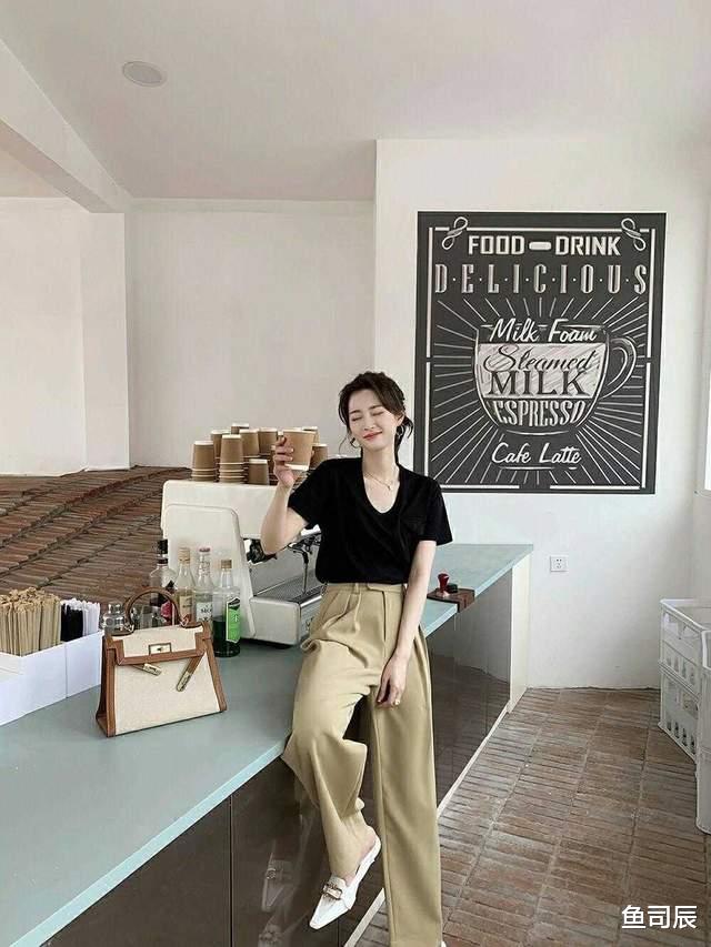 鱼司辰|穿T恤记住这几点,不平凡的女孩也能穿出高级感,优雅大方