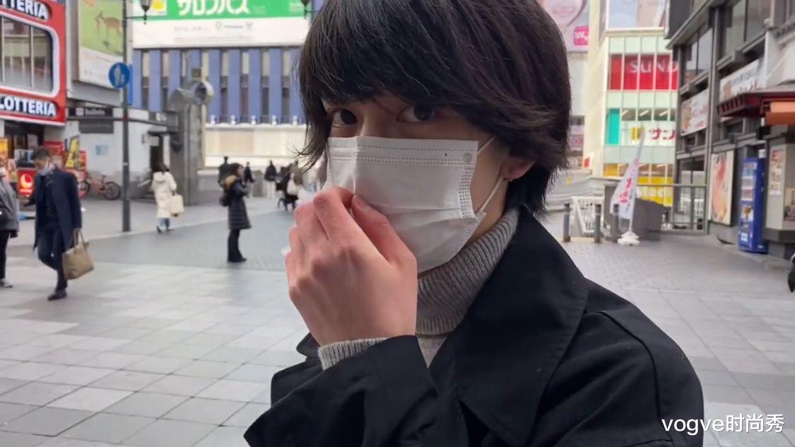 蔡徐坤|女网红花一千在日本租了个男朋友,换成蔡徐坤同款发型后:打扰了