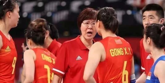 憨爸爸育儿|中国女排两连败，郎平朱婷只好关闭评论，央视：10年内谁能超越