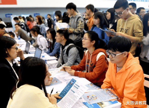 离职|“高利润”行业悄然兴起，不少大学生闷声发财，选对就是赚到