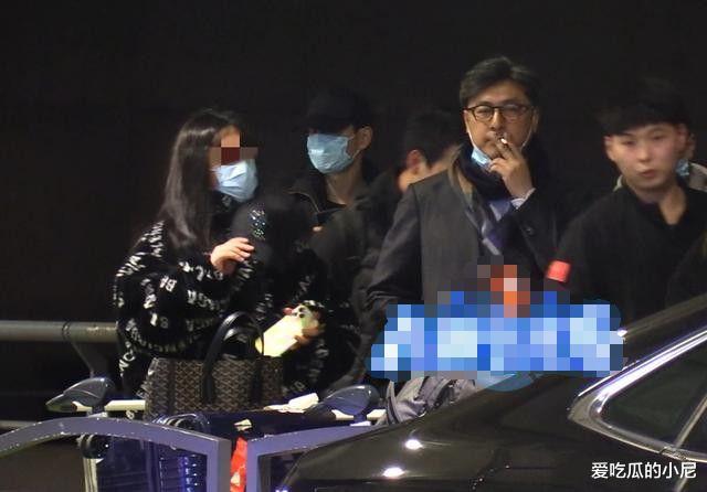 王岳伦|激战一夜？王岳伦又搂美女回酒店，次日深情拥别！事发删除告白？