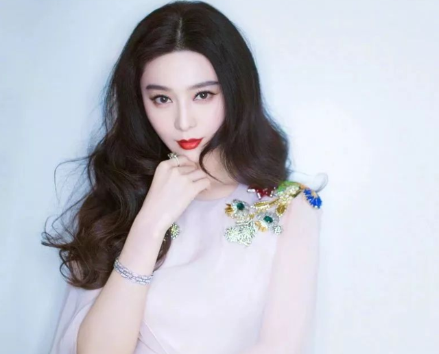 范冰冰|范冰冰复出了，她的身材跟以前差距那么大，因为她做了到了这两点