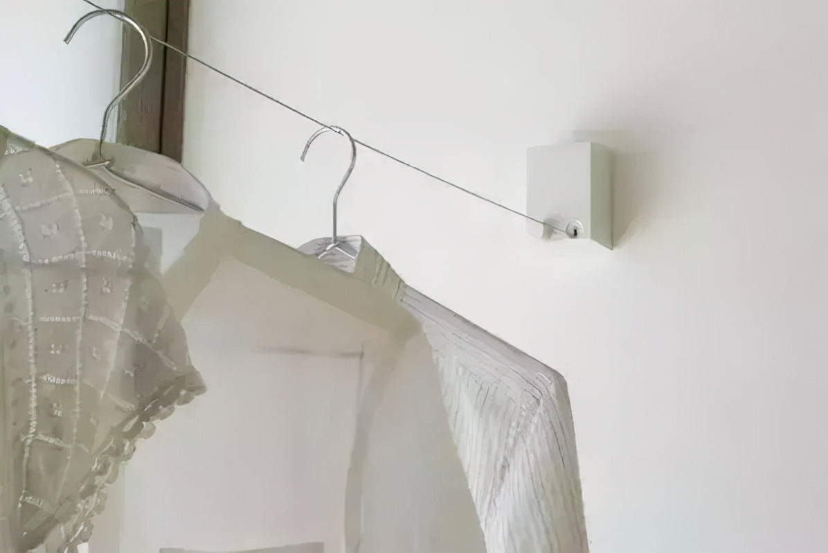 婆婆说把阳台变成休闲区,衣服晾到哪里去?还好老公一招搞定!