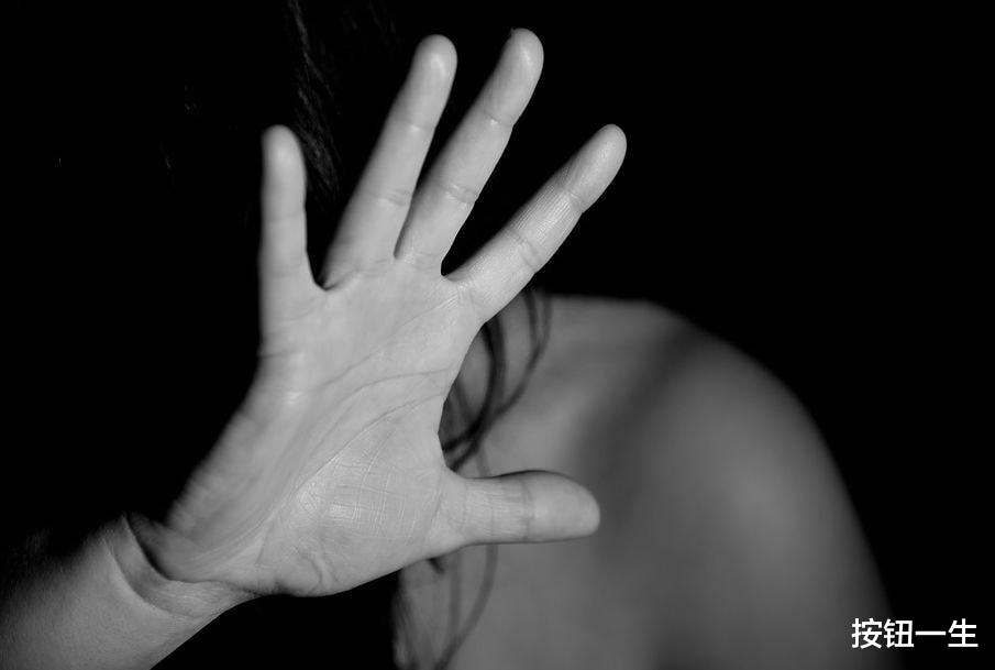 天理不容!儿子奸淫母亲,声称:“你不肯给我睡,就杀死你”