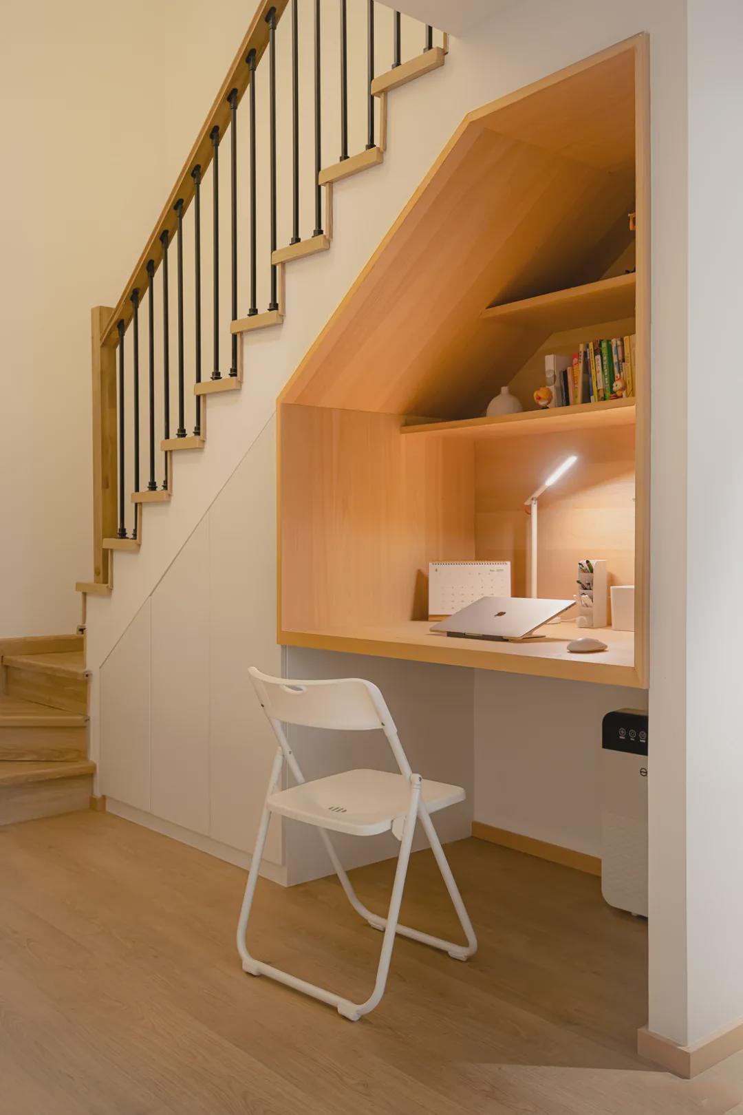 楼梯间堆杂物！是房价不够高？