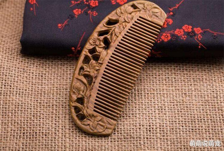 萌萌说萌宠|心理测试：3把梳子，你喜欢哪个？测你多少岁会显老